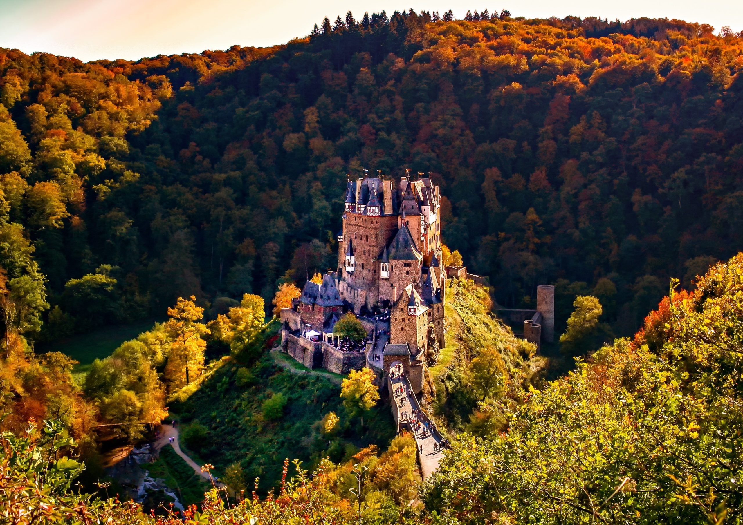 【ドイツSNS映えスポット】三大美城の一つ エルツ城 (Burg Eltz)